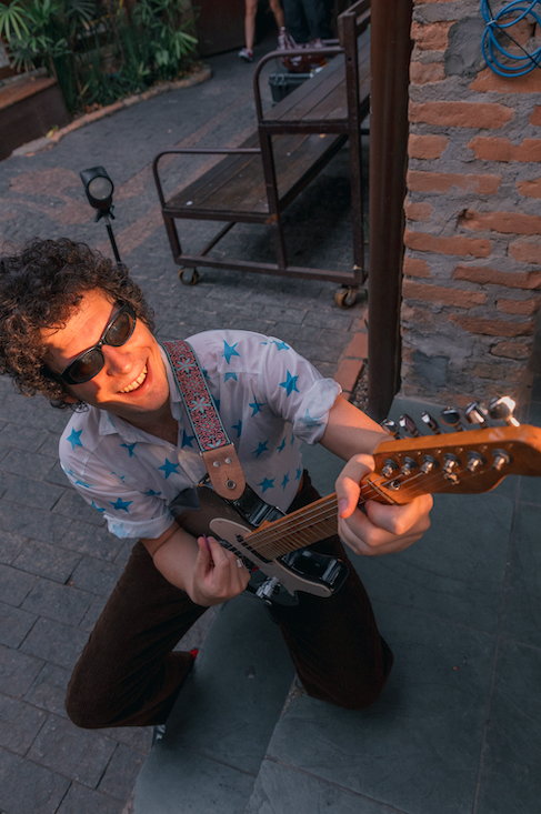 PEDRO PASTORIZ: TESÃO, EXPLOSÕES, BIKINIS, PORRADA, DRAMAS PESSOAIS E RISADINHAS