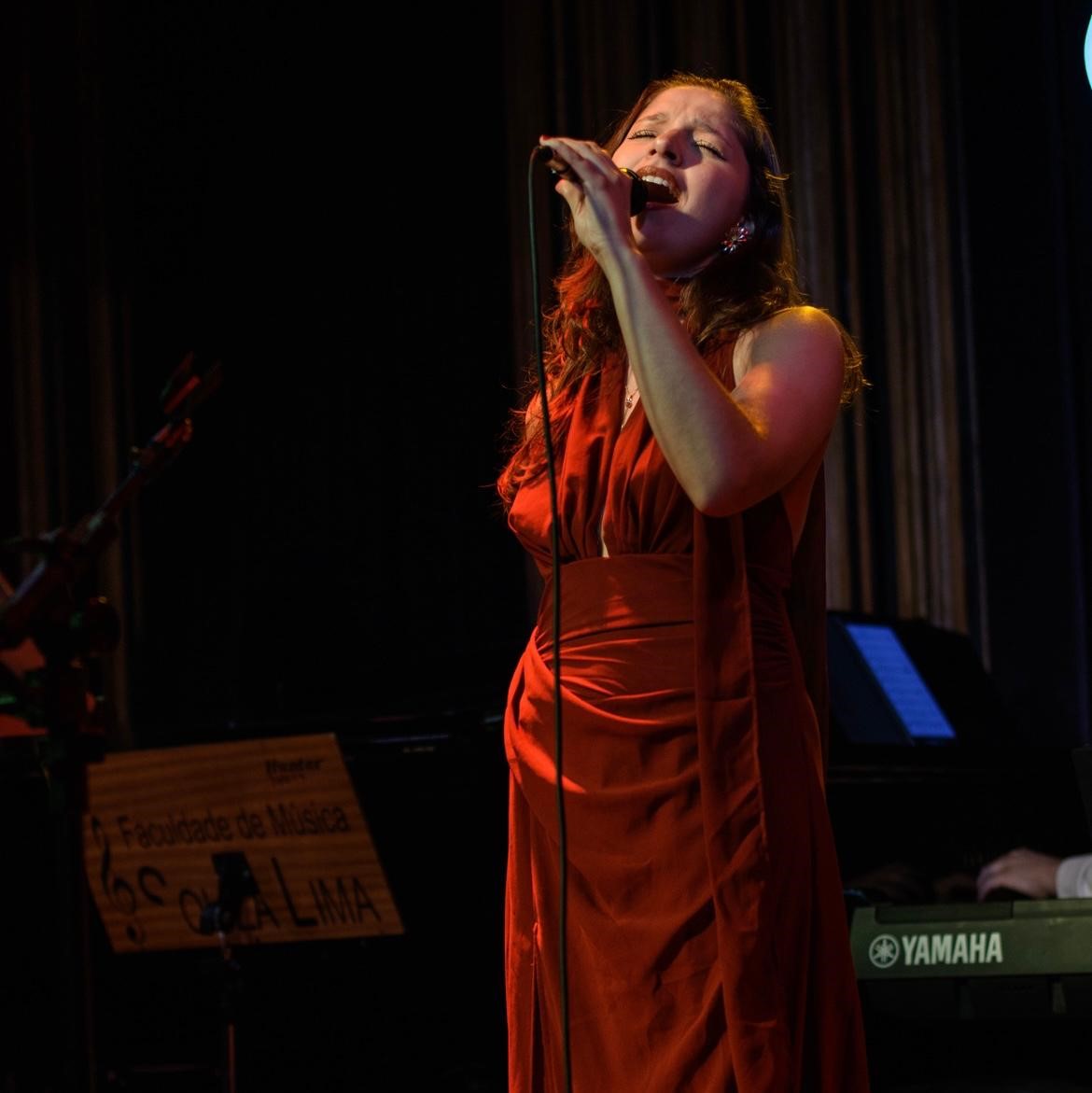 FERNANDA OURO: A DEUSA DOS ORIXÁS